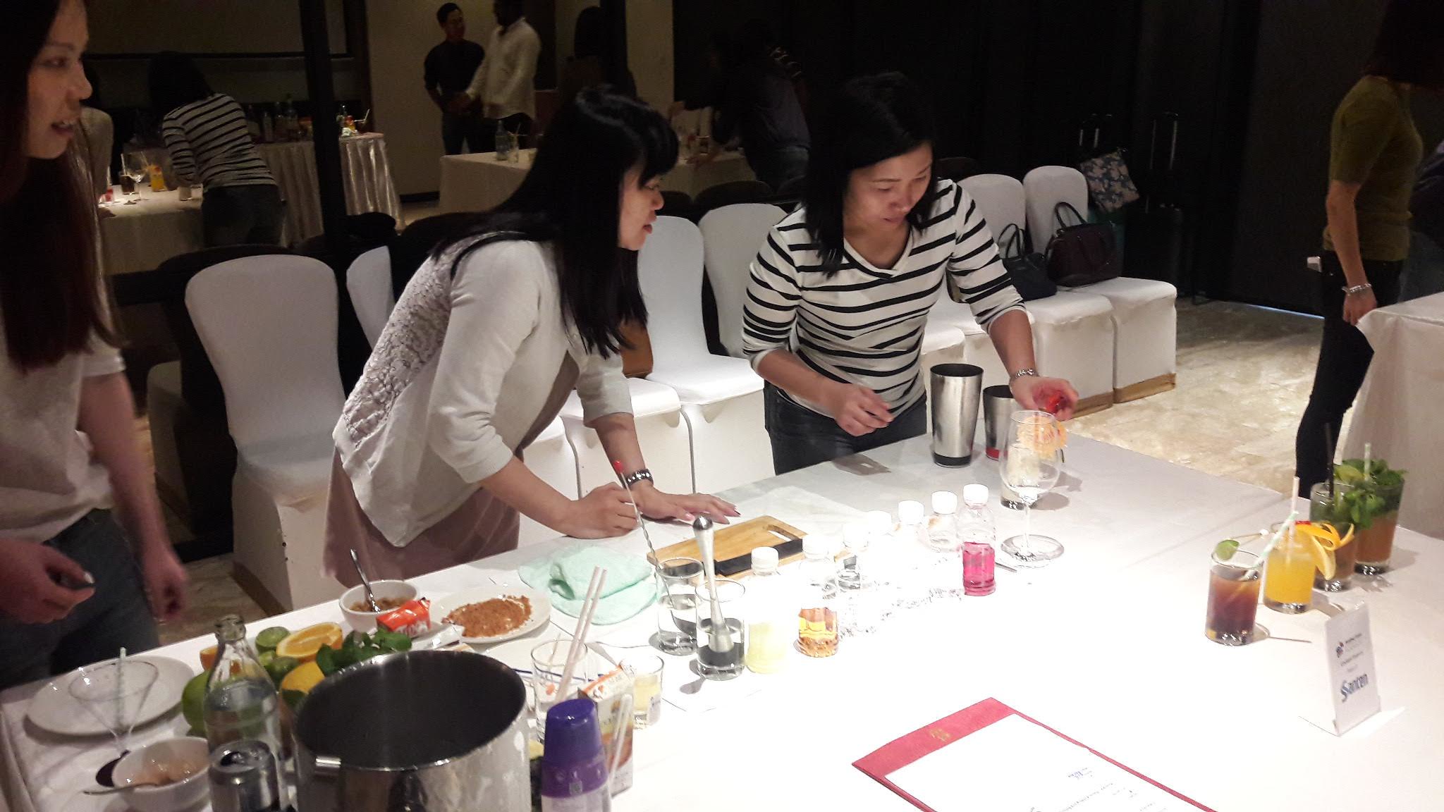 Cocktail Shakers – Bangkok Team Building Activity | Making Teams