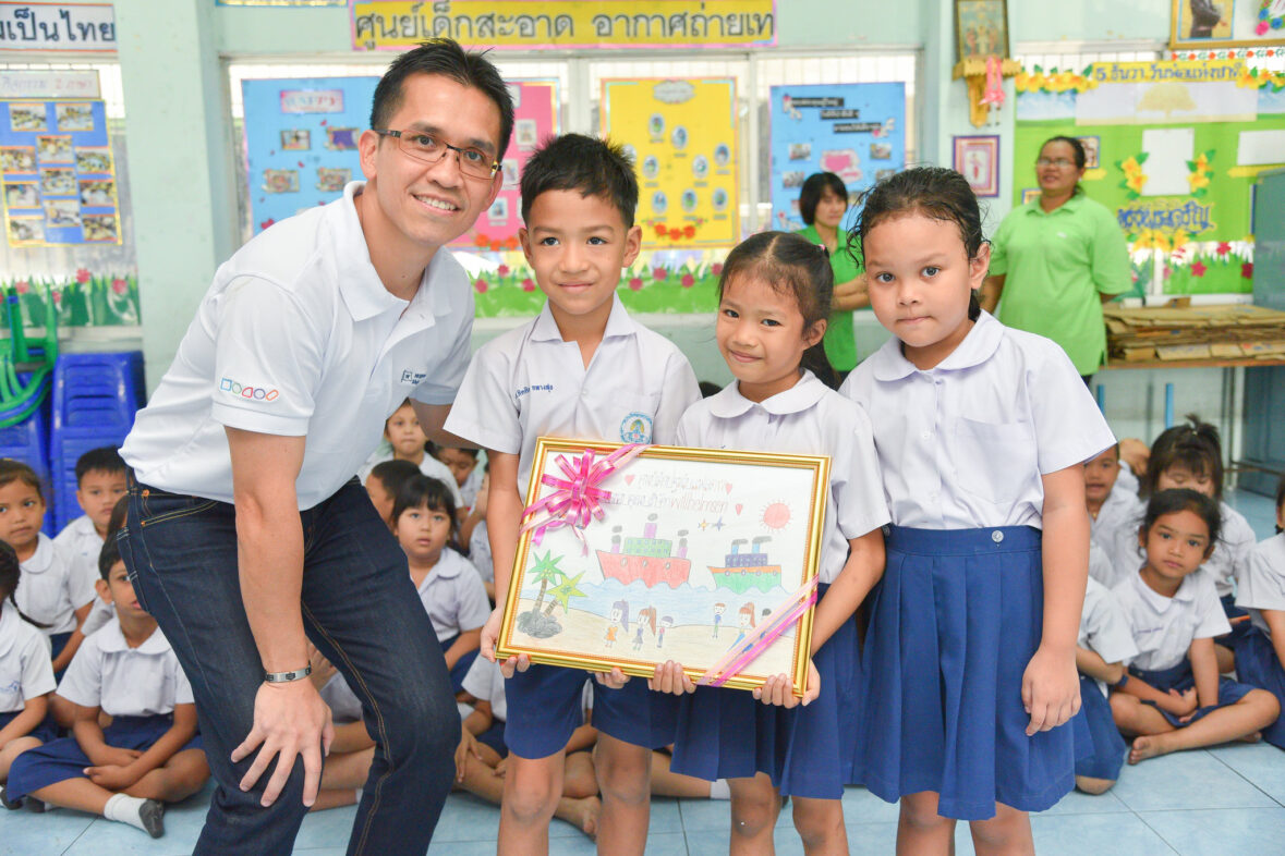 CSR Team Building in Bangkok Is a Strategic Business Tool School students engaging in environmental CSR activities supported by corporate team building program in Thailand.